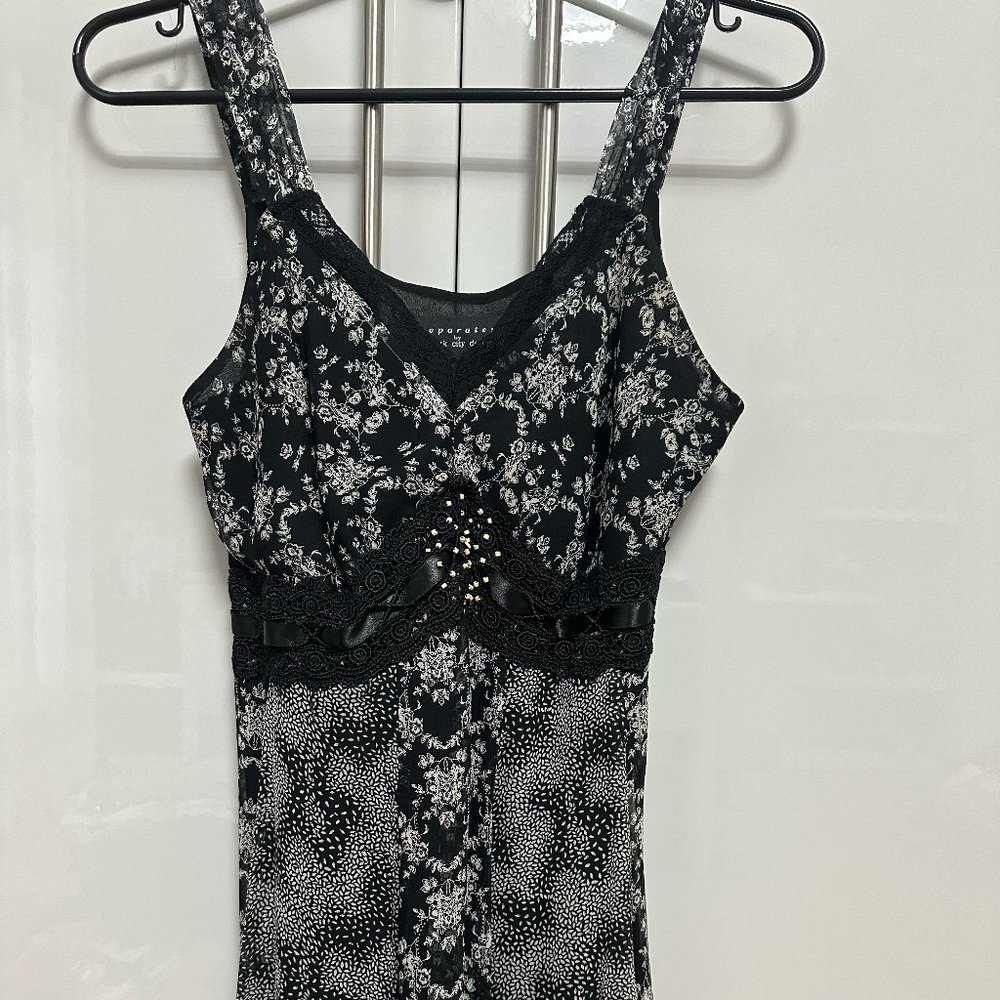 sold ~ 100% Silk Black and White Floral Lace Embroidered Blouse Top